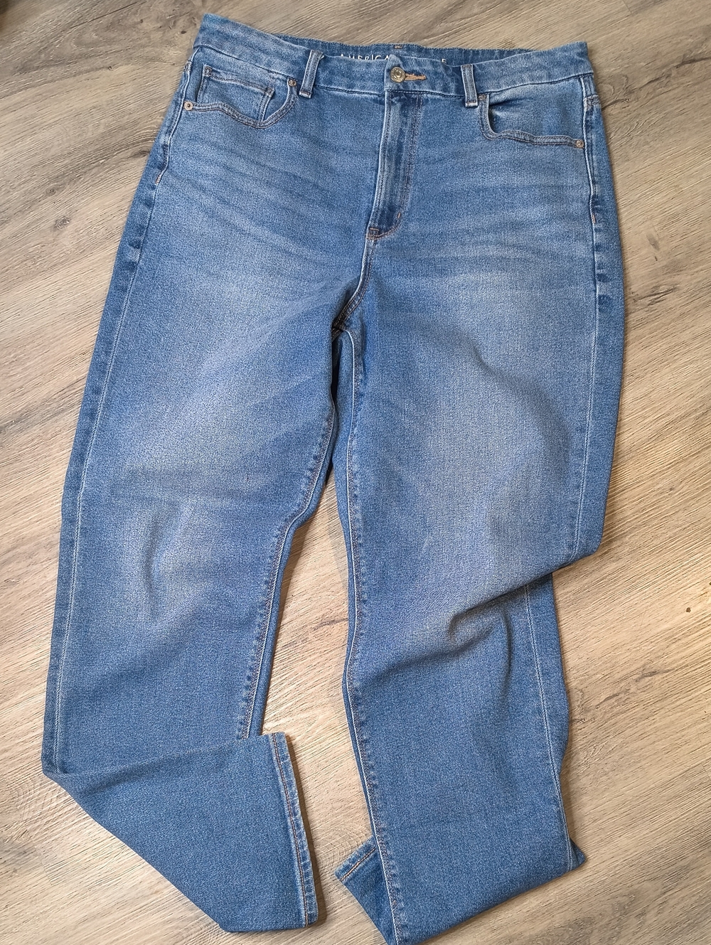S1179 Curvy Mom High Rise w/30" Inseam American Eagle Women's Size 14 Jeans